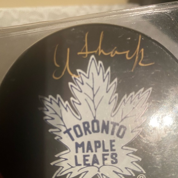 Signed Eddie Shack Toronto Maple Leafs Puck - Picture 4 of 5